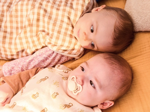 Comment habiller bébé la nuit en hiver et en été