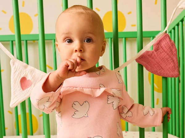 Comment savoir si bébé a trop chaud ou trop froid la nuit ?